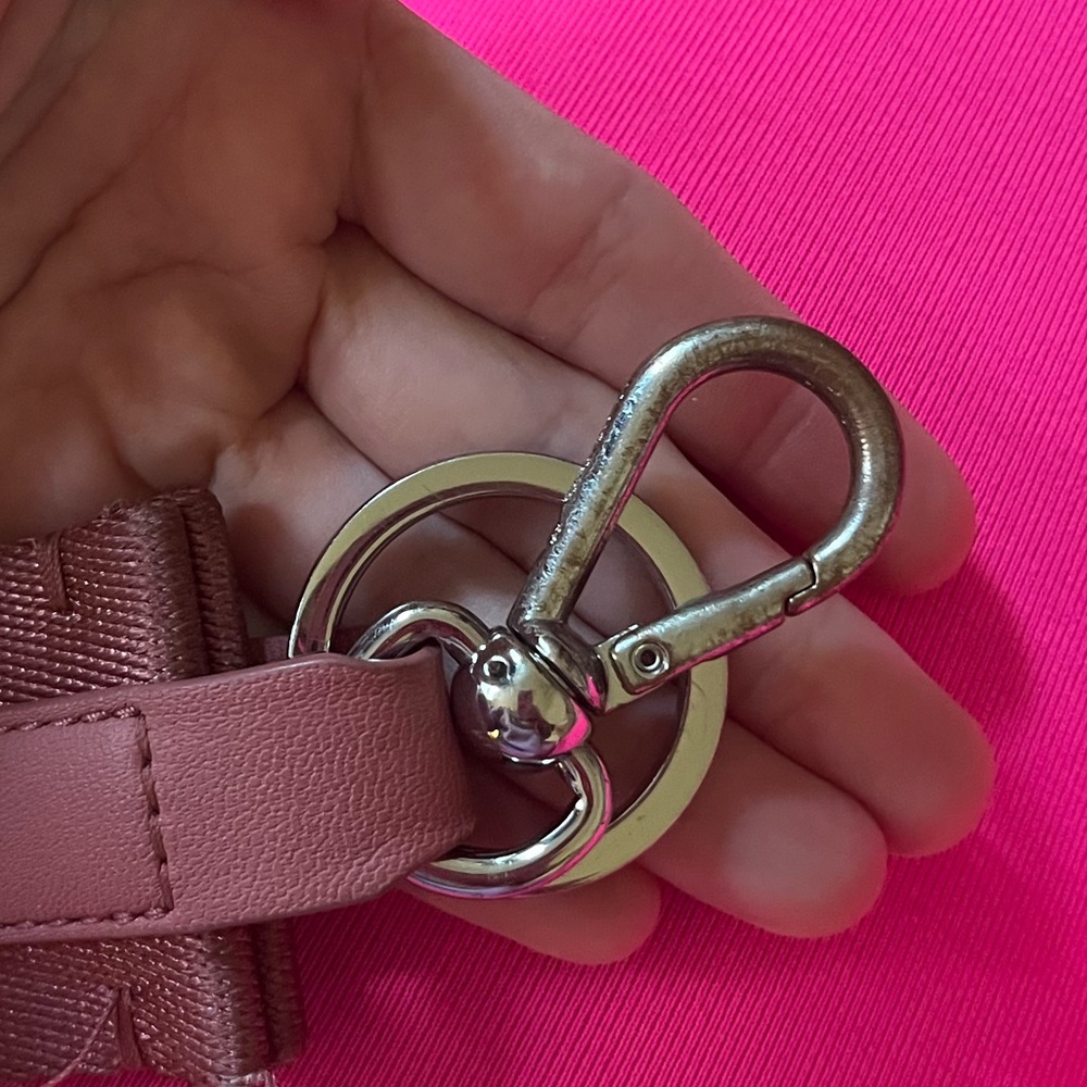 Lululemon never lost keychain - Picture 3 of 4